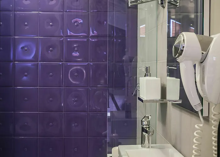 Neverfull Boutique Hotel 2*